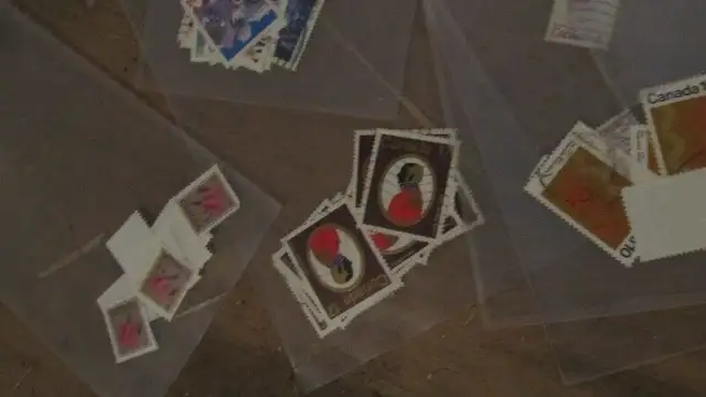 Collection de timbres in Hobbies & Crafts in Québec City - Image 7