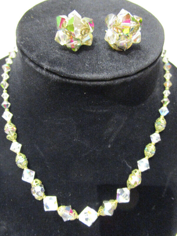 1940'S CUT CRYSTAL NECKLACE & EARRING SET in Jewellery & Watches in Hamilton