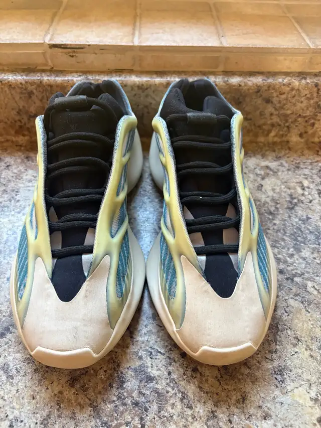 Yeezy 700 Kyanite in Men's Shoes in Nanaimo - Image 5