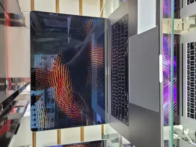 Laptop Macbook Pro 2018 en parfait etat, View more