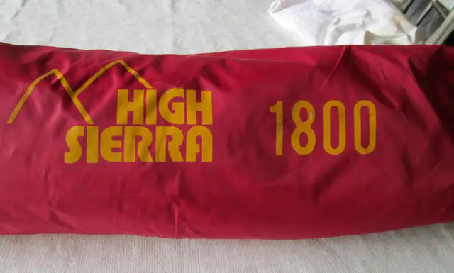 Camping tent, 3-season in Fishing, Camping & Outdoors in Markham / York Region - Image 4