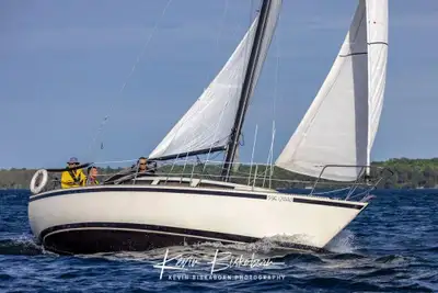 LOA 29.92 feet, Beam 10.25 feet, Displacement 9800 lbs, Draft 4.92 feet, Engine Yanmar YSB-12 Locati...