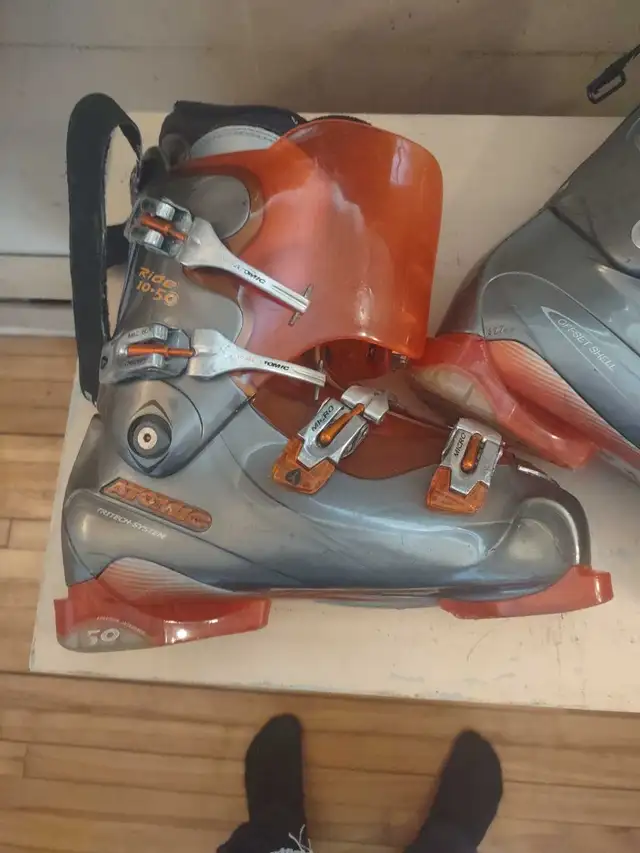 Bottes de ski alpin ATOMIC in Other in City of Montréal - Image 2