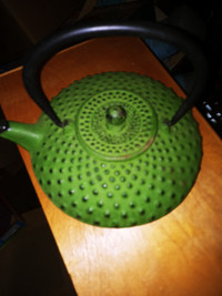 NEW  JAPANEESE  CAST IRON  TEA  KETTLE