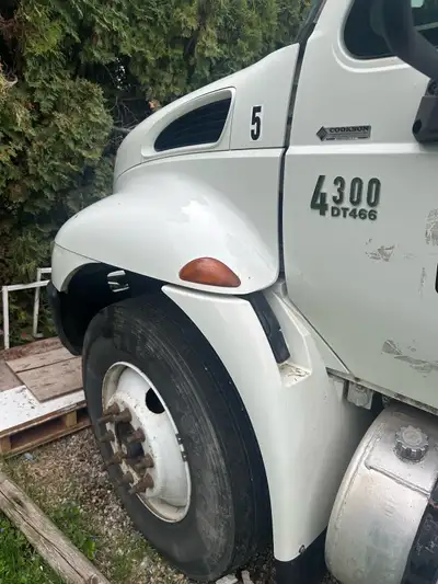 2007 international 5 ton 466 DT New transmission with only 9k from interior Truck and trailer and I...