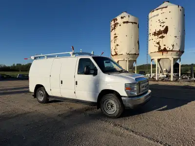 2011 Ford Econoline cargo van 70000kms all original mileage Active status Block heater 4.6L V8 Trail...