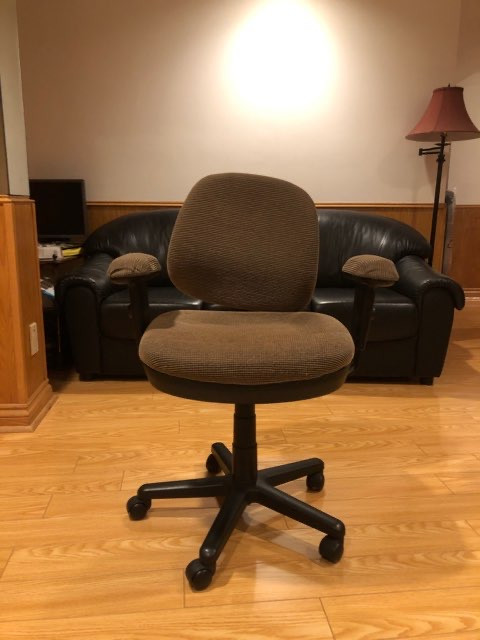 Office Chair in Chairs & Recliners in Markham / York Region - Image 2