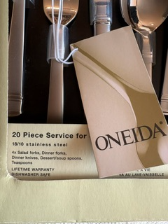 Oneida Lifestyle 20 Piece Flatware Set in Kitchen & Dining Wares in City of Toronto - Image 3