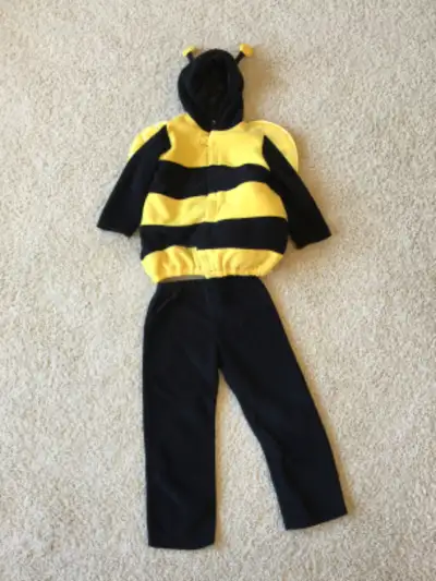 Sz. 4T/5T. In excellent condition. 2 pieces. Very soft and warm. No rips/stains. From smoke free hom...