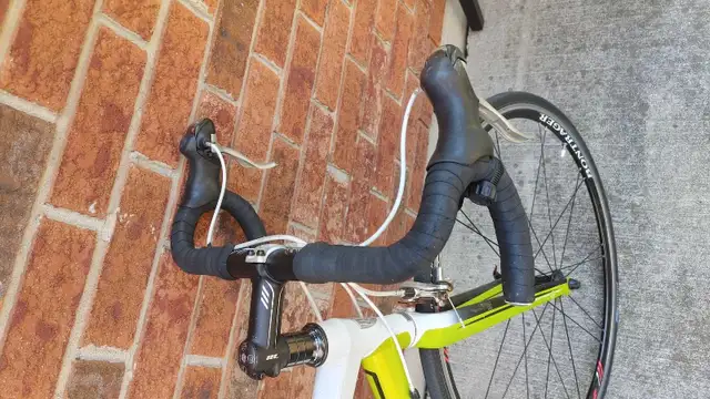 Trek 1.5 Road Bike Shimano Tiagra - Medium Frame in Road in Hamilton - Image 4