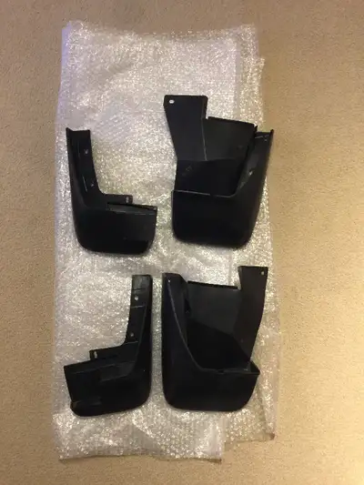 I have multiple partsfor an 2007 / 2008 Honda Element SC for sale. I also have more parts I will pos...