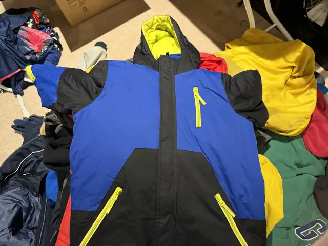 Selling kids winter and summer jackets in Kids & Youth in St. Albert - Image 2