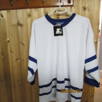 New Large Youths Hockey Sweater w/tags -Leafs