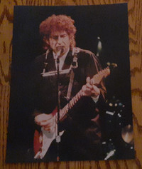 BOB DYLAN LIVE ON STAGE COLOR GLOSSY 8 X 11 INCHES PHOTO!!