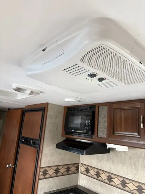 2014 Passport 2400BH – Grand Touring Trim – Fully Upgraded in Travel Trailers & Campers in Nanaimo - Image 16