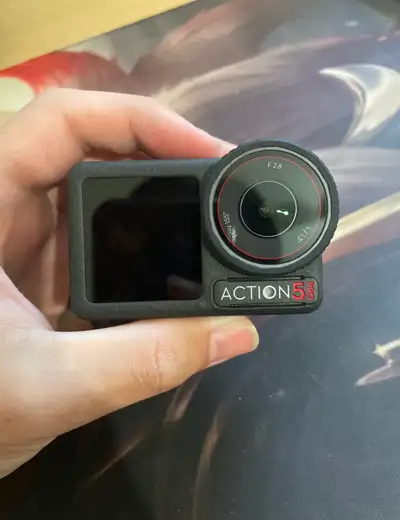 I’m selling this DJI Osmo Action 5 Pro in use for just 6 DAYS in North York, pick up at Jian Hing Su...