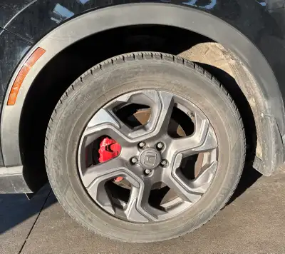 Four Honda CRV original Alloy Rims with summer tires, rims bolt pattern: 5x114.3 Tire size is 23560R...