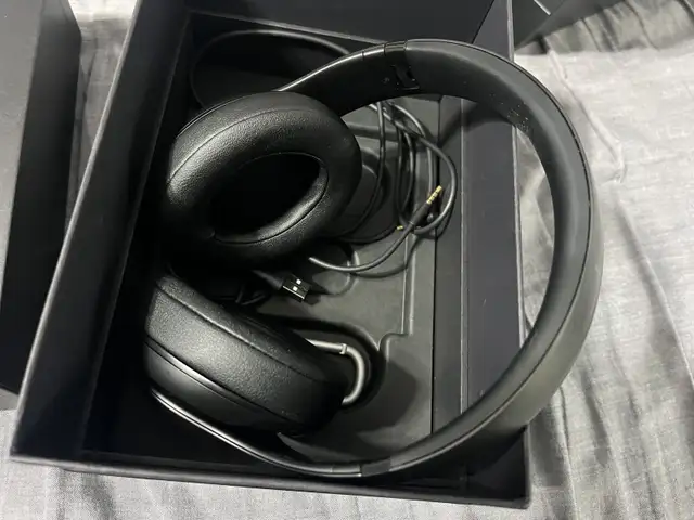 Apple Beats Studio3 Like New Noise Cancellation 