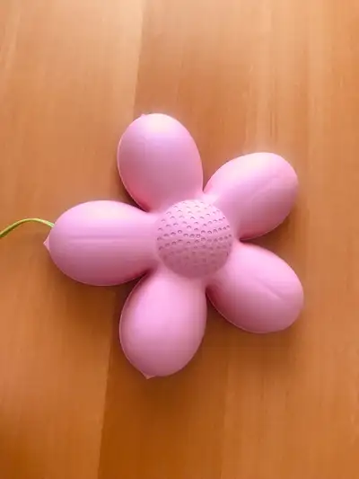 Add a touch of whimsy to any room with this adorable flower-shaped lamp! This cute flower lamp featu...