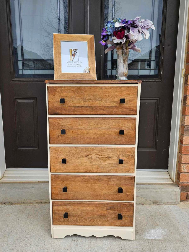 Cute refinished dresser in Dressers & Wardrobes in Hamilton - Image 2