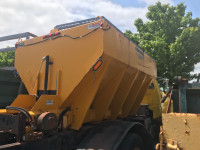 Commercial salt spreader 