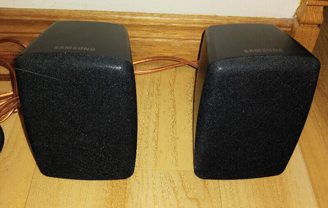 Samsung speakers for stereo or computers in Speakers, Headsets & Mics in London