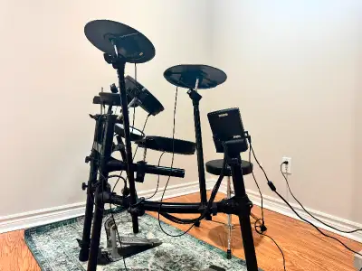Barely used drum set Pick up near yonge finch