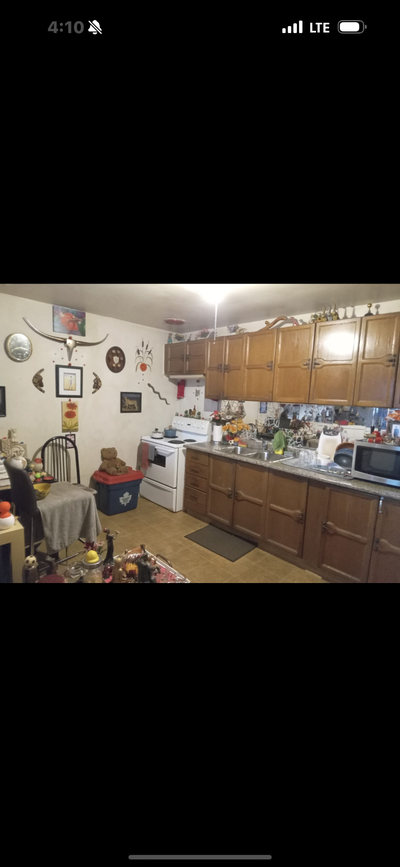 Room for Rent Located in Scarborough Main intersection Pharmacy & Lawrence Fully furnished $800 Firs...