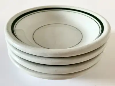 LIRE JUSQU'À LA FIN DU TEXTE. Vintage 1964. Collection. Ensemble de 4 assiettes creuses "Restaurant"...