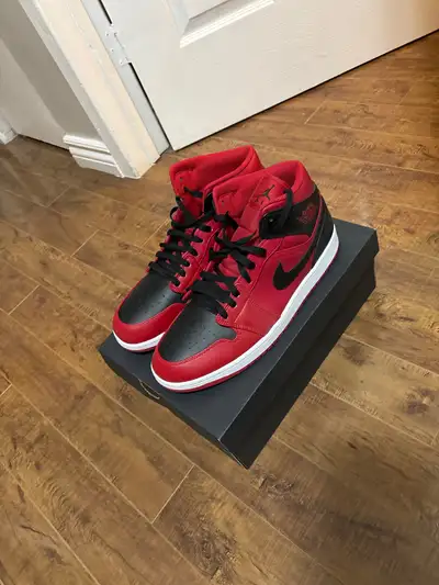 Jordan 1 mid Size: 11.5, View more