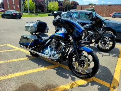 Harley davidson flhx, roue avant de 21pouce, poignée 16" ,radio avec ampli speaker arrière dans les...