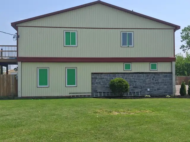 Barn Repairs & Farm Maintenance in Painters & Painting in Hamilton - Image 7