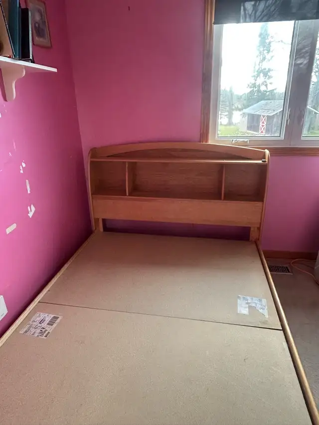 Double platform bed frame in Beds & Mattresses in Kingston - Image 3