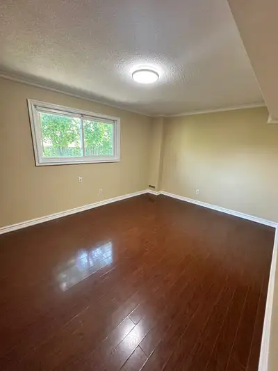 large room in sharing available