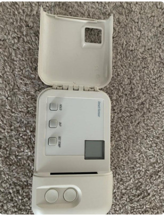 Carrier Thermostat/zone controller system for sale in Heating, Cooling & Air in Regina - Image 4