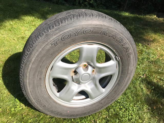 4x Toyota RAV4 "5-Spoke" Wheel (5x114.3mm) + Toyo 215/70R16 dans Pneus et jantes  à Ville de Montréal - Image 3