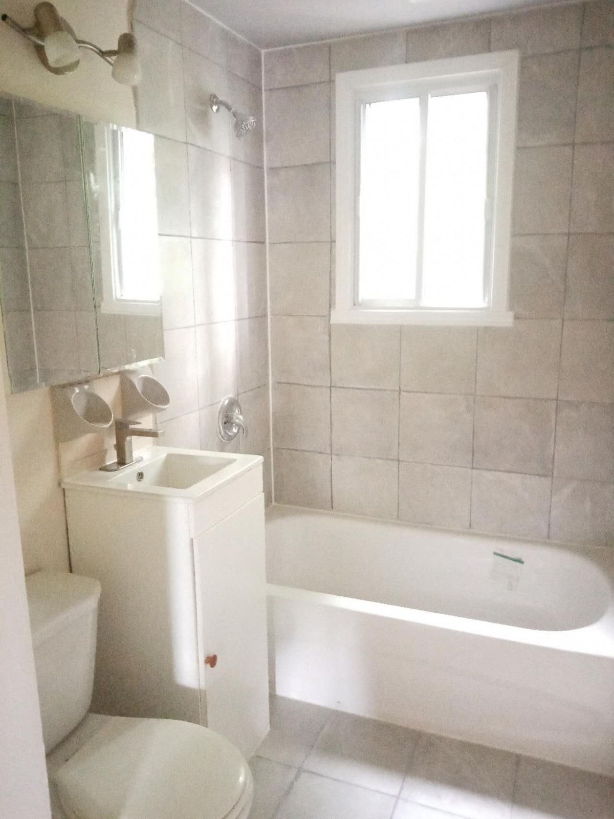 4 1/2 à louer (ville St-Laurent) — photo 1