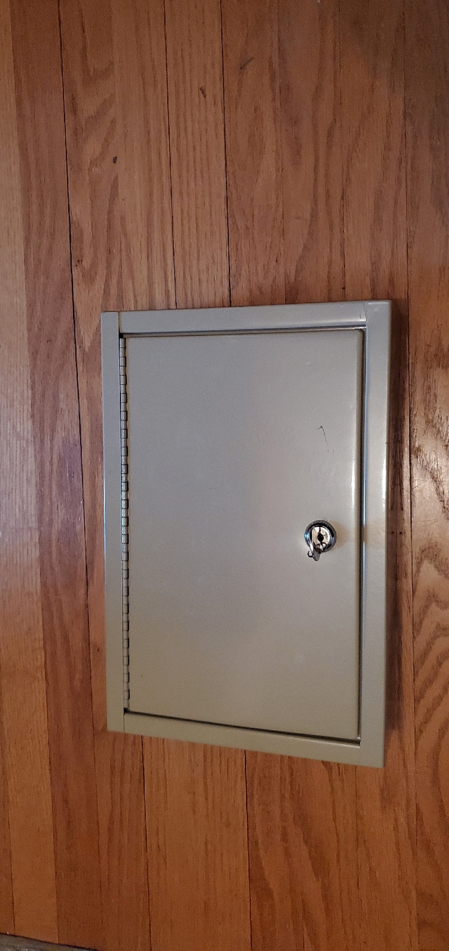Metal Locking Key Box in Storage & Organization in Barrie - Image 3