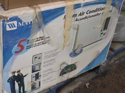 Presque neuf. Utilisé un été puis rangé dans le garage. De marque Maytag, 10 000 BTU. Payé près de 1...