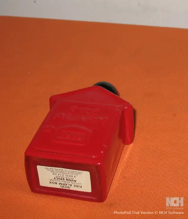 Avon Cologne Fire Call Box Aftershave Bottle  -Collectors A1 in Arts & Collectibles in Edmonton - Image 3