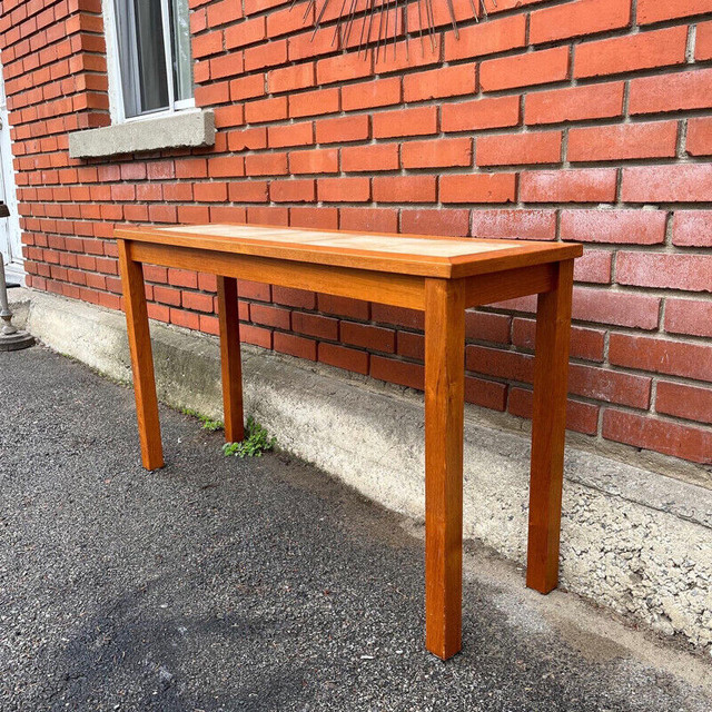Vintage Danish teak console or sofa table table Scandinave dans Autres tables  à Ville de Montréal - Image 3