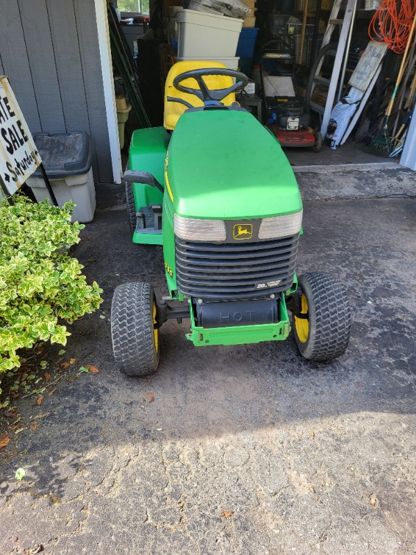 335 John Deere Lawn Tractor and Mower Lawnmowers & Leaf Blowers St