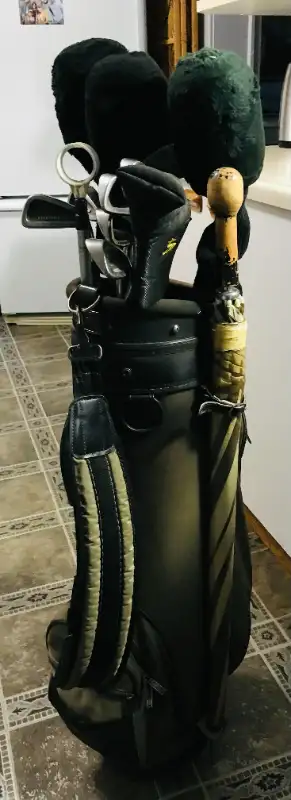 Sac, bâtons de golf Théorem et parapluie, View more