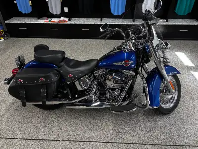 2017 Harley Davidson Heritage Classic with 103 motor next to new! Only 4118km. One owner bike, babie...