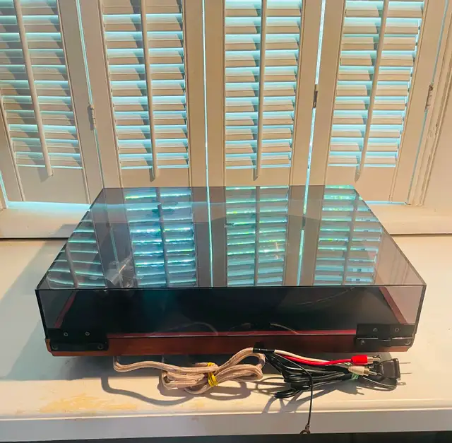 Vintage REGA Planar2 belt drive turntable in Stereo Systems & Home Theatre in City of Toronto - Image 7