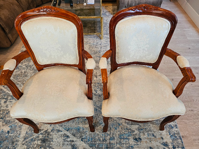 Wicker Chairs and Antique Chairs in Chairs & Recliners in Bedford - Image 4