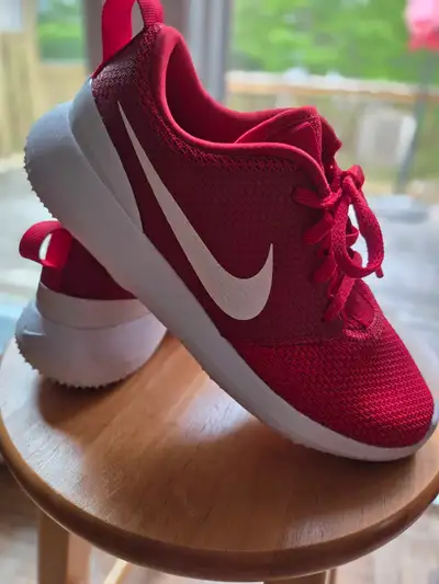 Size 4 Kids Nike Golf shoes. Very good condition. Only $25.