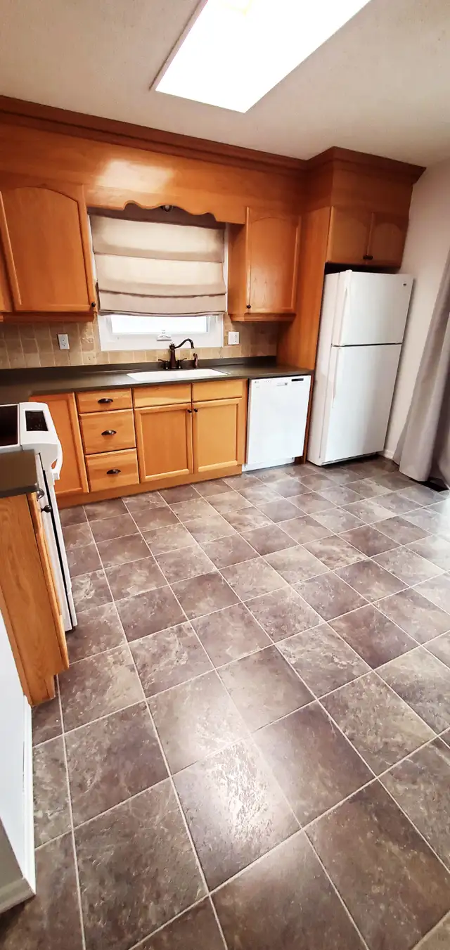 2 Bed, Full Bath, 1010 sq.ft Fully Separate Main Floor for Rent