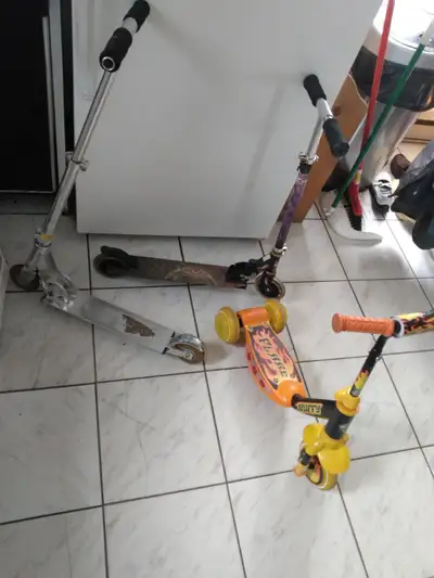 TROTTINETTE DEUX ROUES ET 3 ROUES 10$ CHAQUE SHAWI SUD, View more