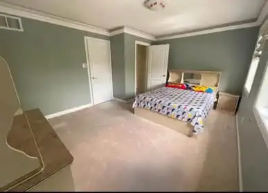Spacious shared room for girls from ready to move in text- 437-755-5235 UPPER level furnished room a...